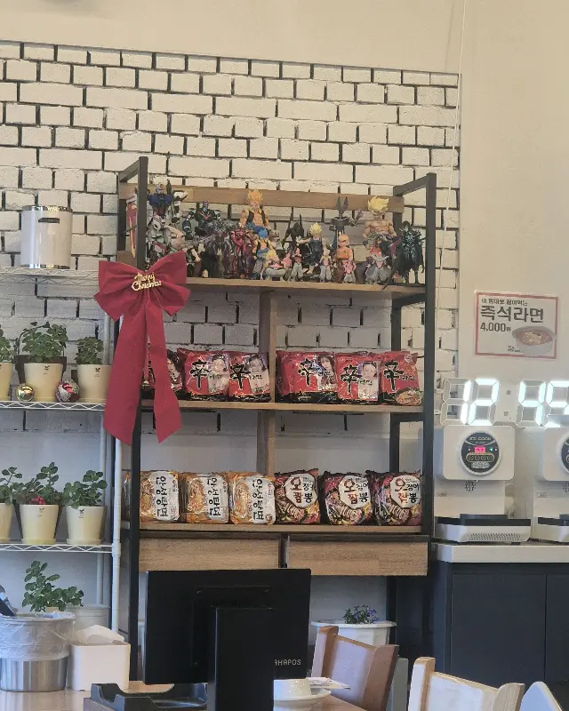 아기자기한 소품들이 가득한 매장 내부