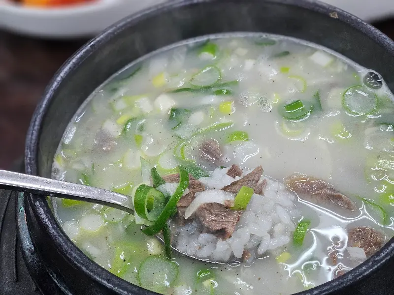 숟가락으로 뜬 설렁탕