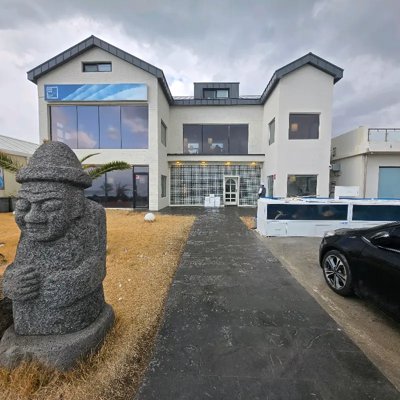 신선한 재료로 만든 4인 세트 메뉴