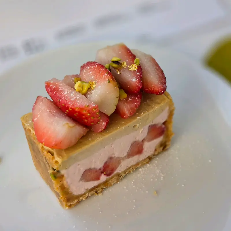 봄의 숲 딸기 케이크