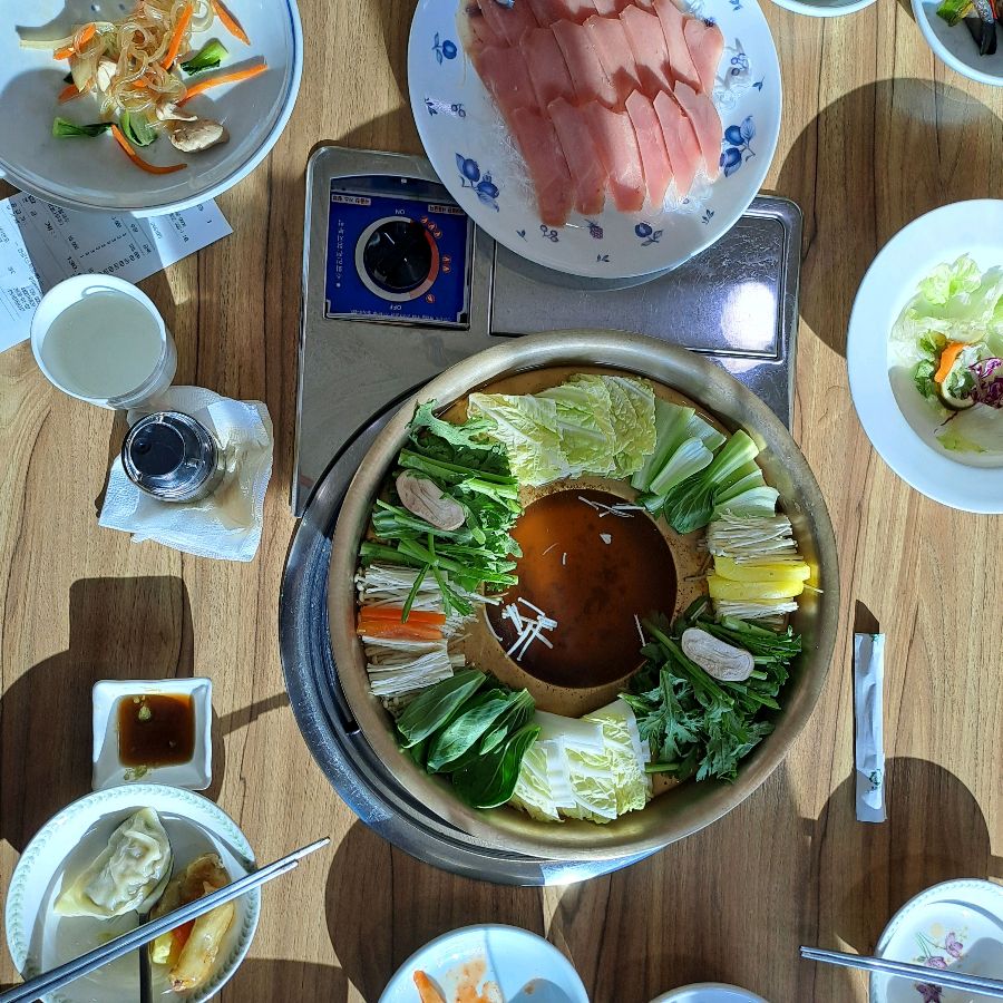 푸짐한 꿩 코스정식 한 상