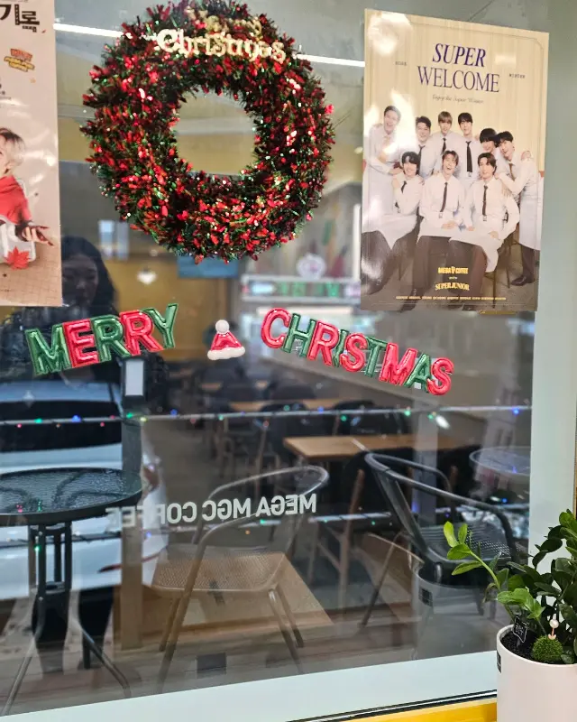 매장 내부 크리스마스 장식