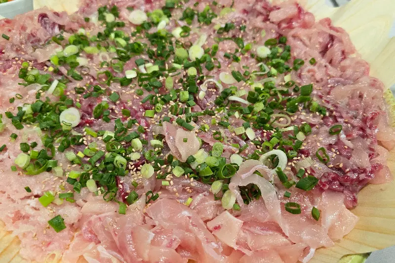 신선함이 느껴지는 향어회