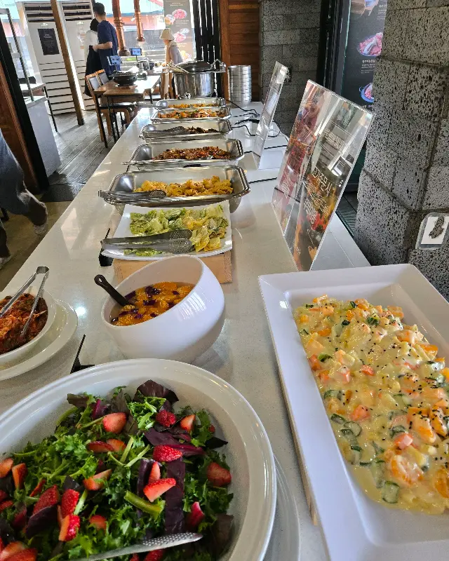 샐러드바 전경