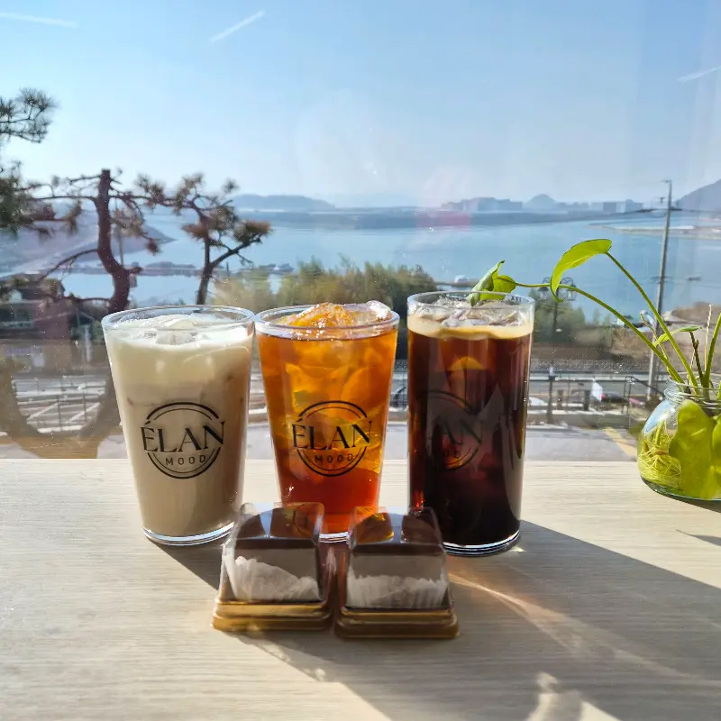 엘랑무드에서 즐기는 다양한 음료와 디저트