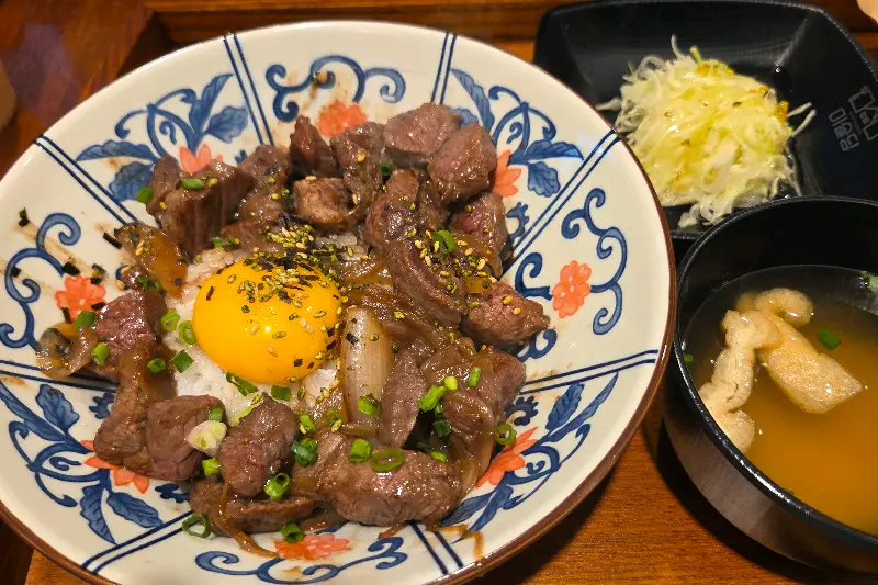 큐브스테이크 덮밥