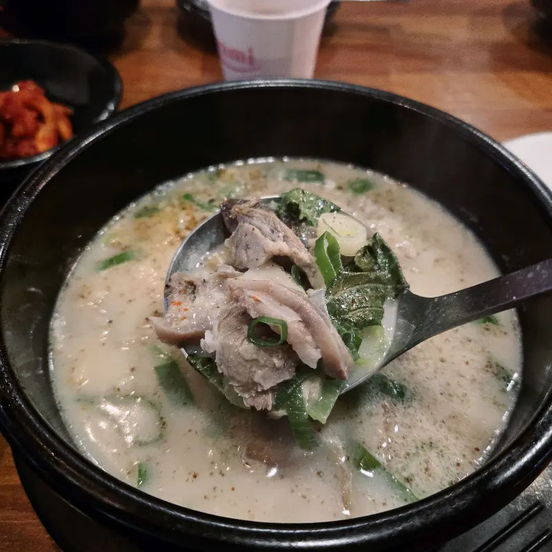 깊고 진한 맛의 한우사골 술국