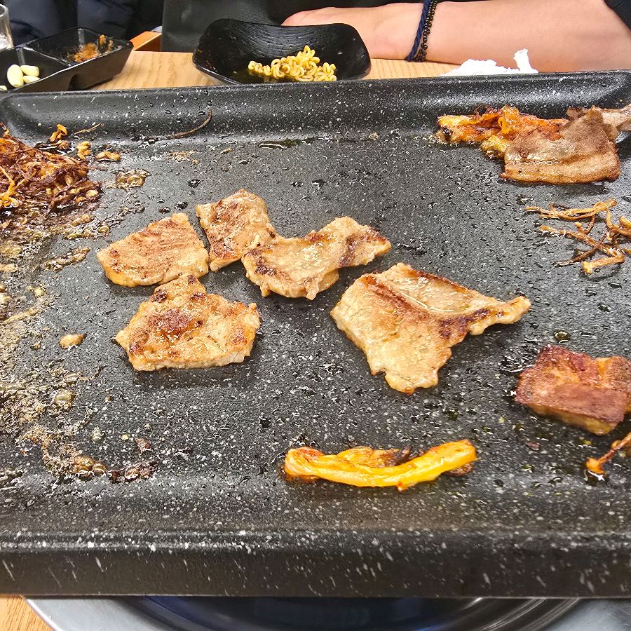 불판 위의 고기