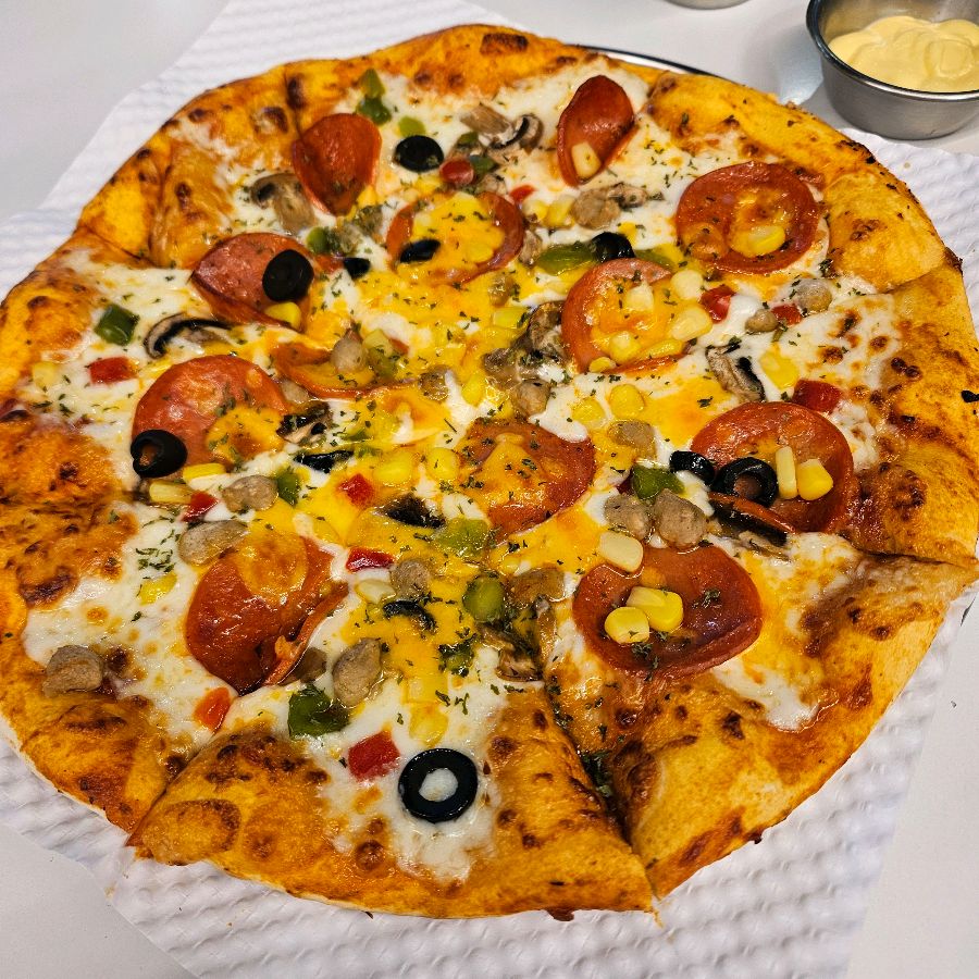 체다치즈가 듬뿍 올려진 피자