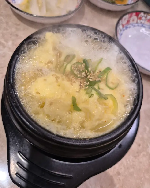 화산처럼 끓어오르는 푸짐한 계란찜