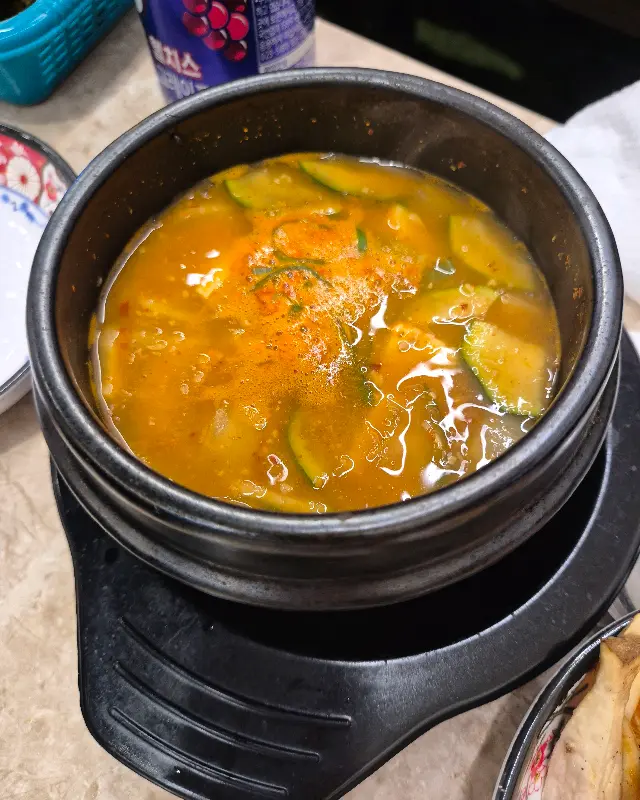 얼큰하고 시원한 맛이 일품인 된장찌개