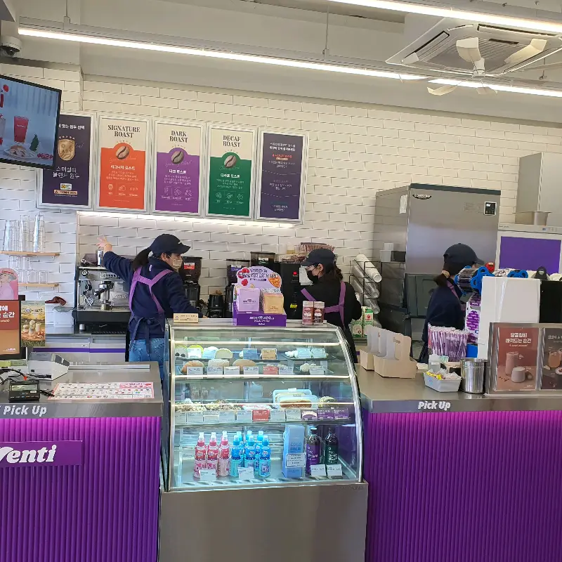 더벤티 인덕포스코점 내부 전경