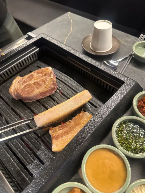 고기 굽는 모습