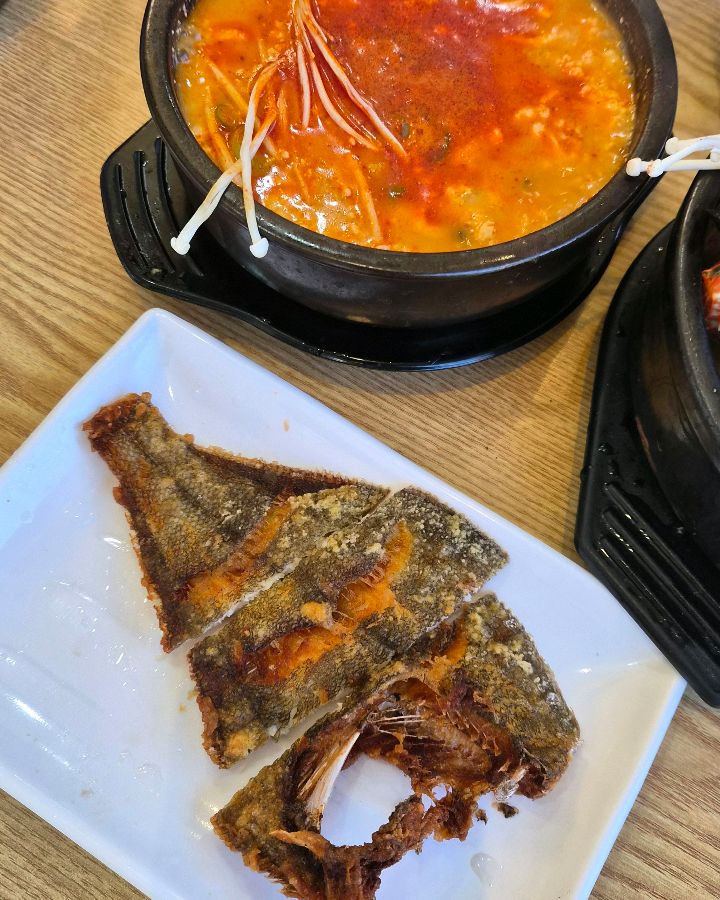 노릇하게 구워진 가자미 구이