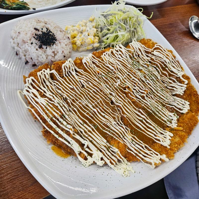 오구오구국시 돈까스