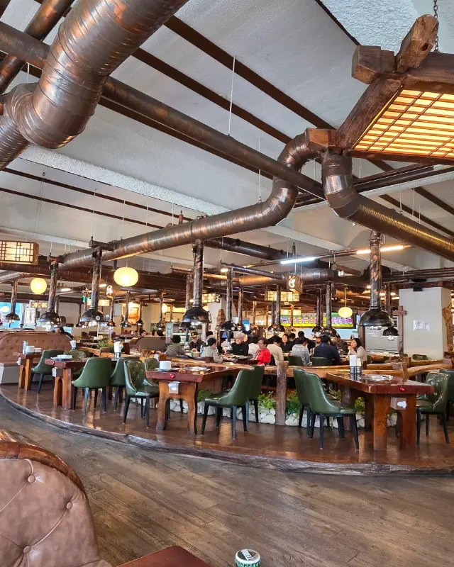 넓고 쾌적한 매장 내부