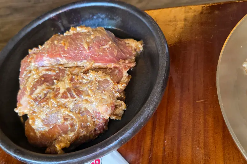 먹음직스러운 양념 돼지갈비