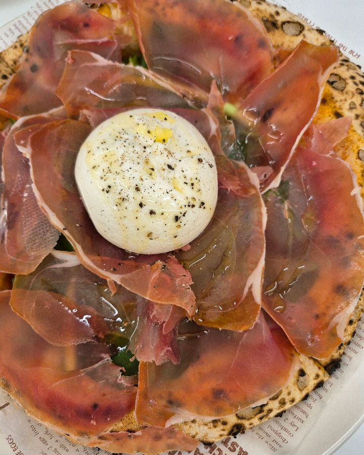 모르타델라 피스타치오 피자의 환상적인 비주얼