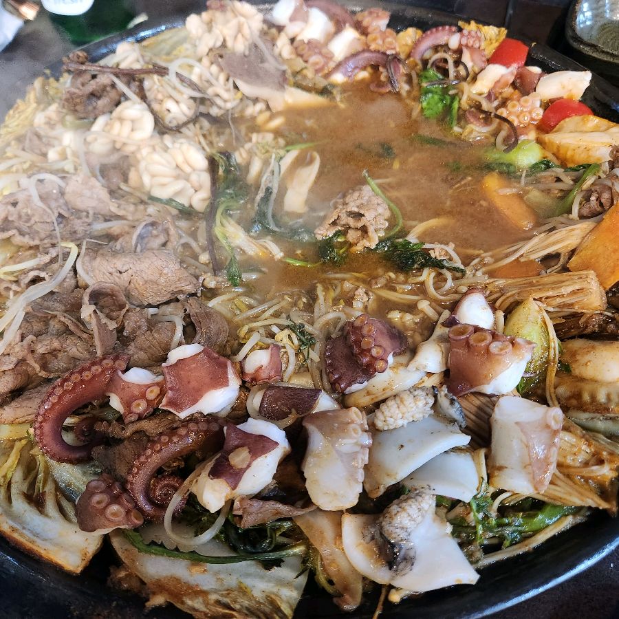 푸짐한 문어물갈비 한 상