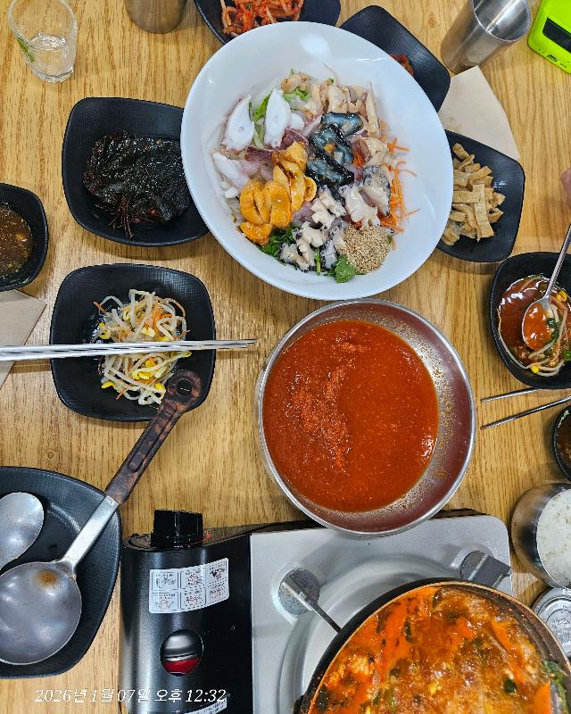 물회와 곁들임 메뉴