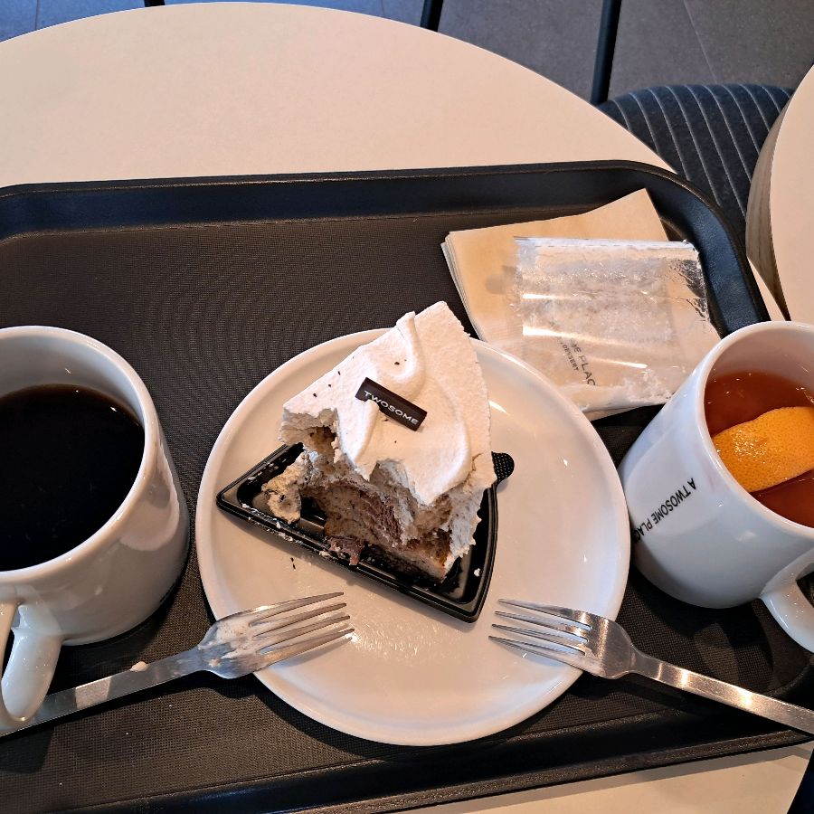 조각 케이크와 커피