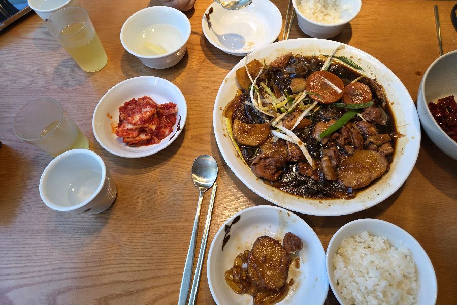 찜닭과 김치, 밥