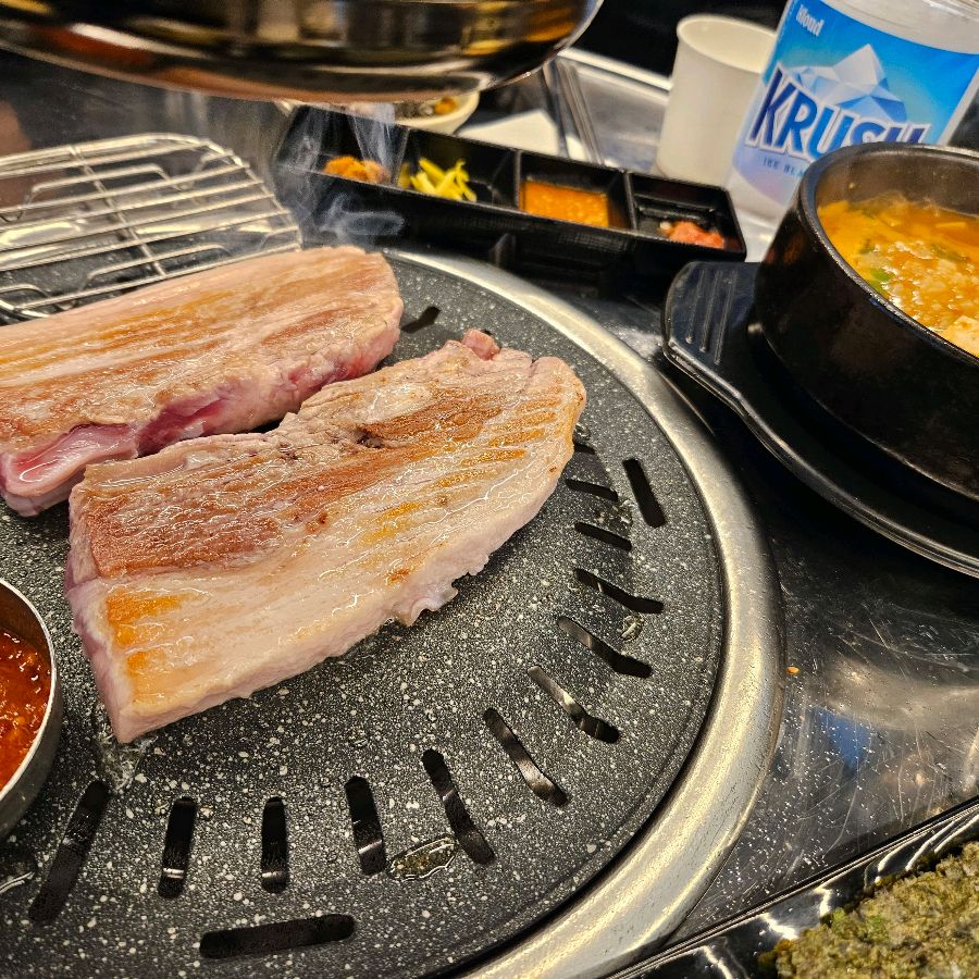 불판 위의 생갈비