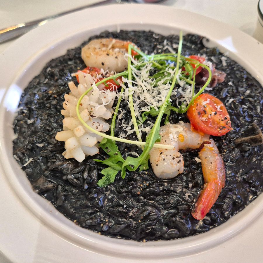 선스토랑의 오징어 먹물 리조또