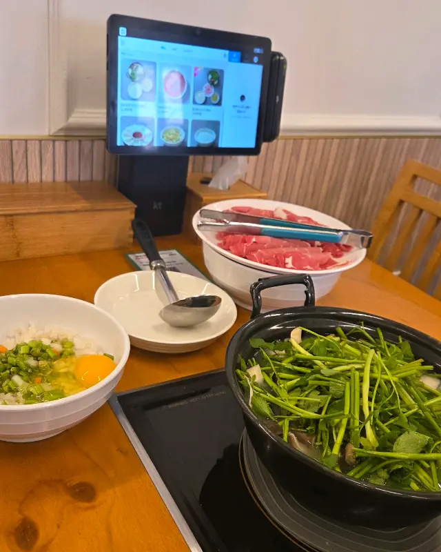 보글보글 끓고 있는 얼큰한 국물