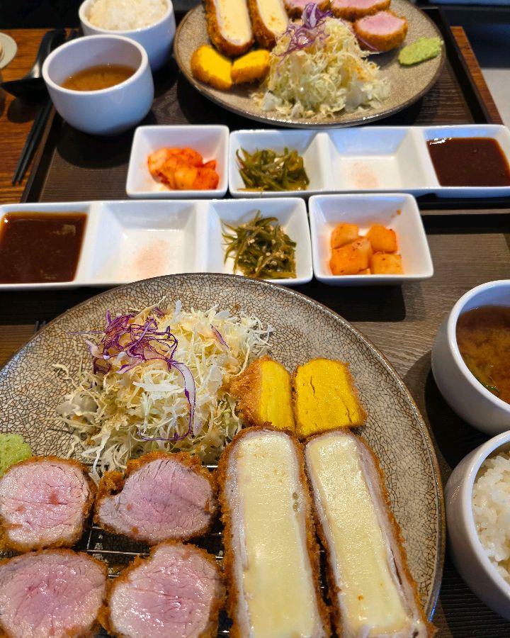 츠야카츠의 정갈한 한 상 차림