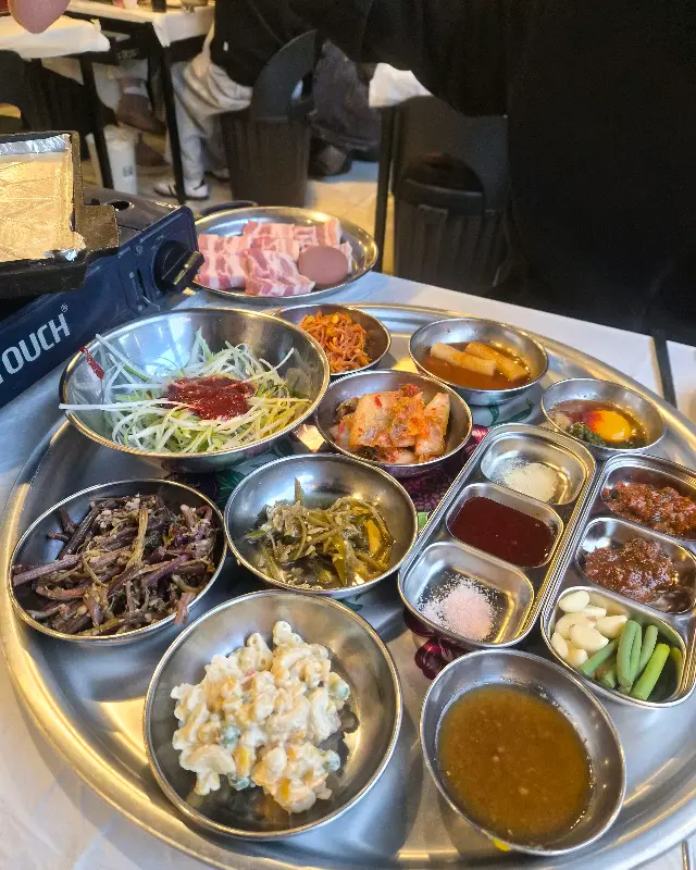 푸짐하게 차려진 한 상 차림