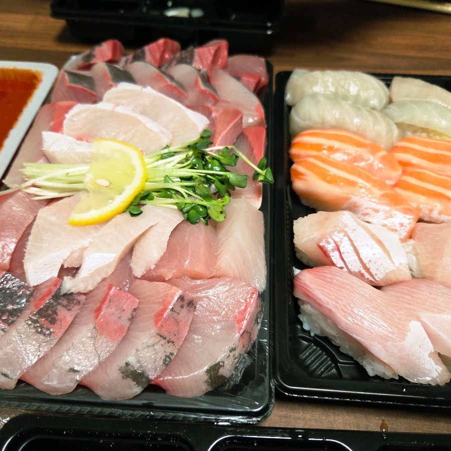 대방어회와 모듬초밥