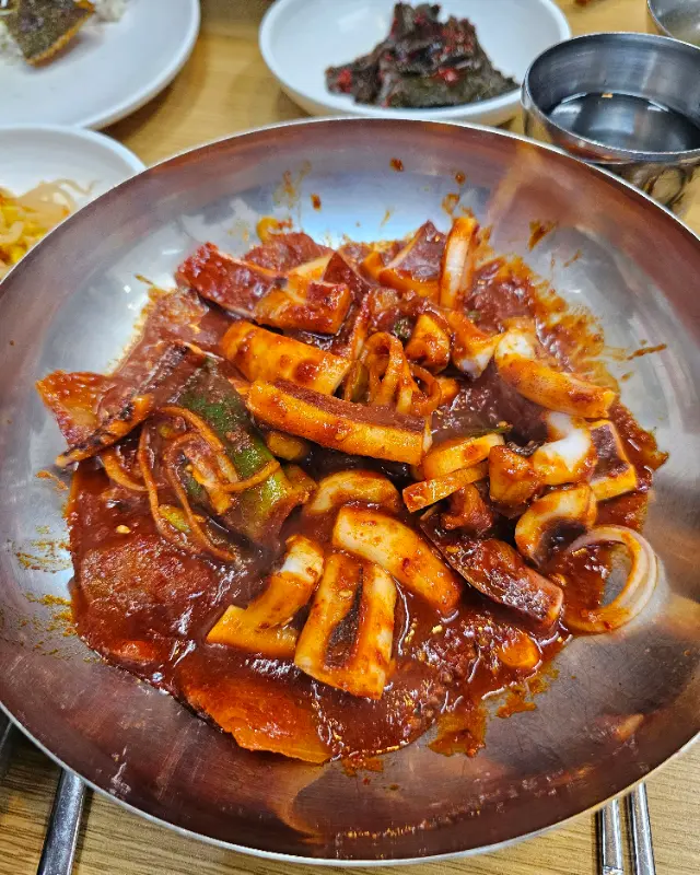 매콤한 오징어볶음