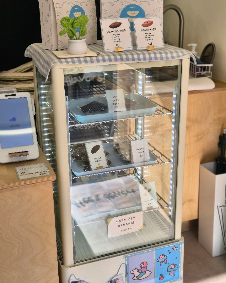 쇼케이스 안의 디저트들