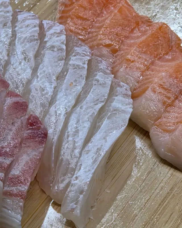 신선한 재료가 돋보이는 사랑해사랑회의 모듬회