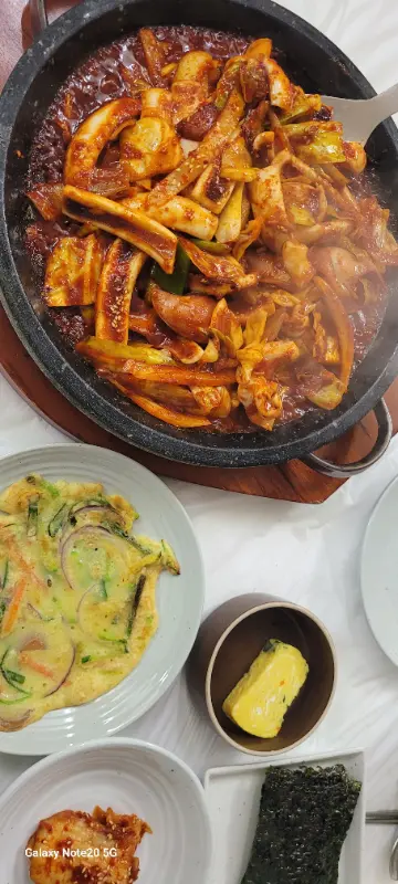 오징어볶음과 계란말이