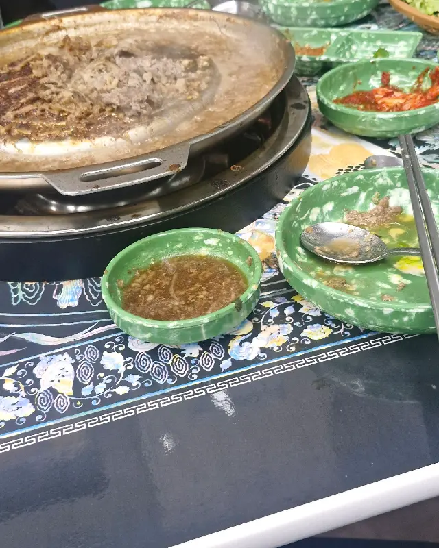 불고기를 먹고 난 후 불판의 모습