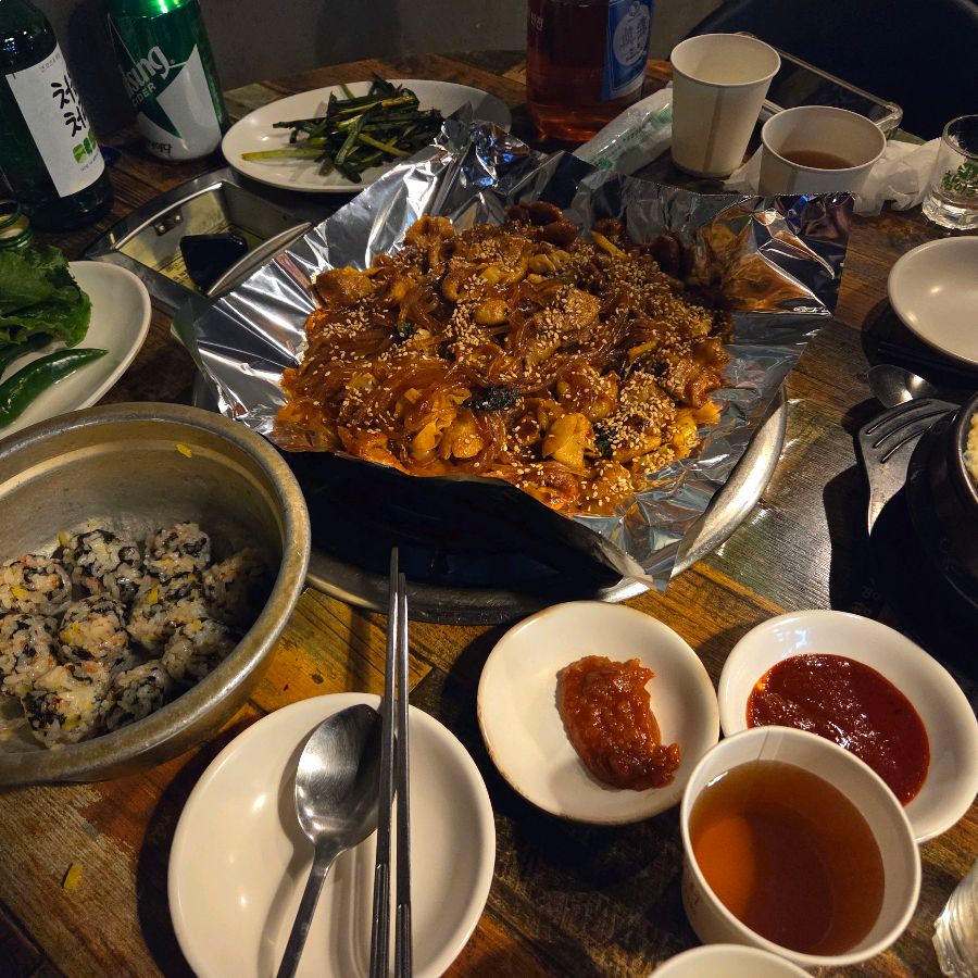 야채 곱창 한 상 차림