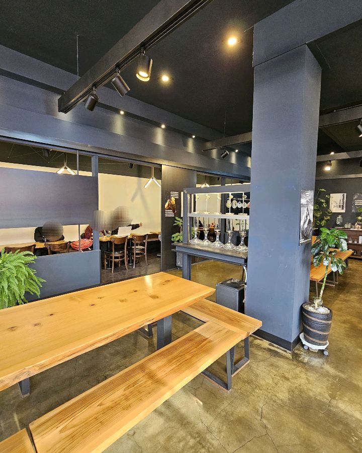 넓고 편안한 테이블