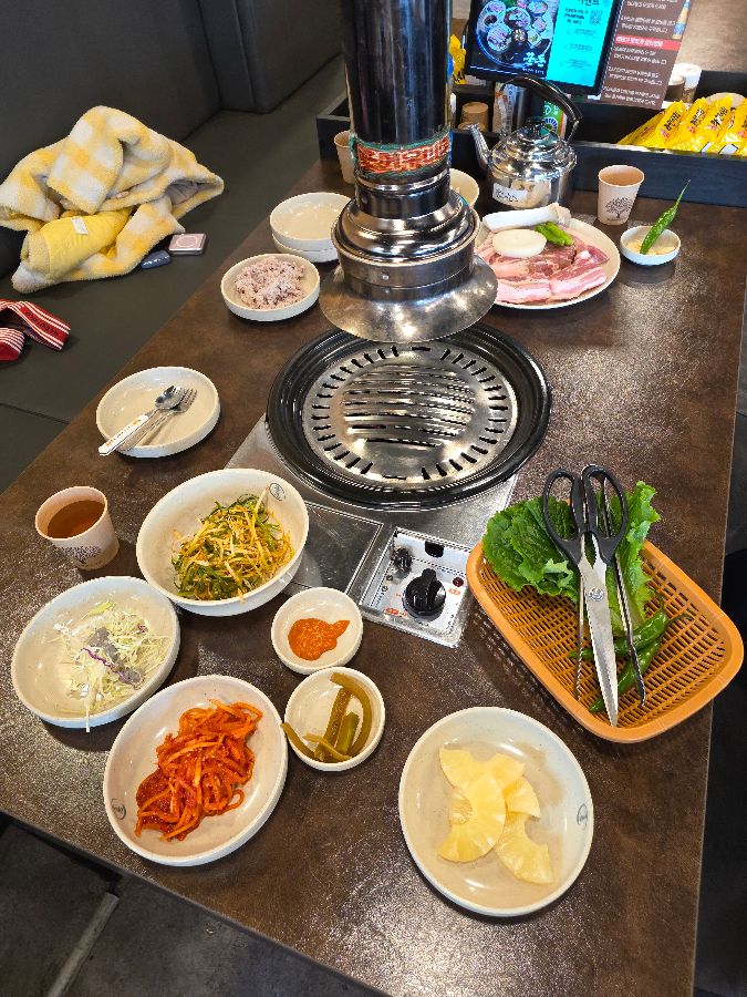 깔끔하게 차려진 테이블 세팅