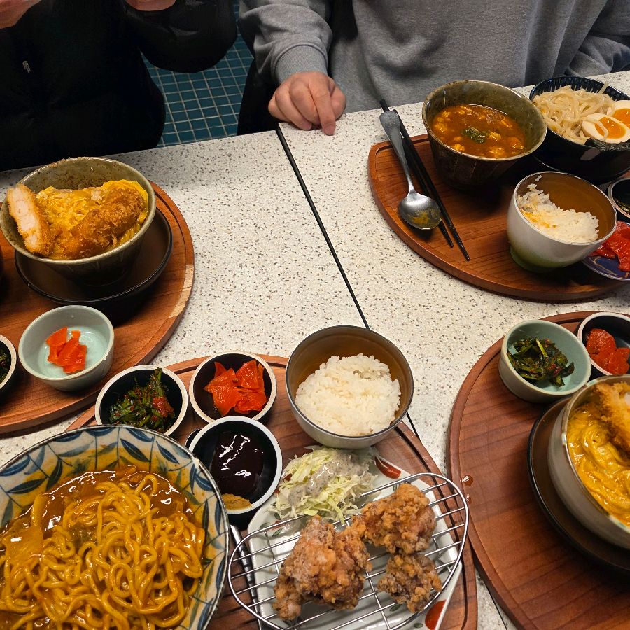 탐광 테이블 풍경