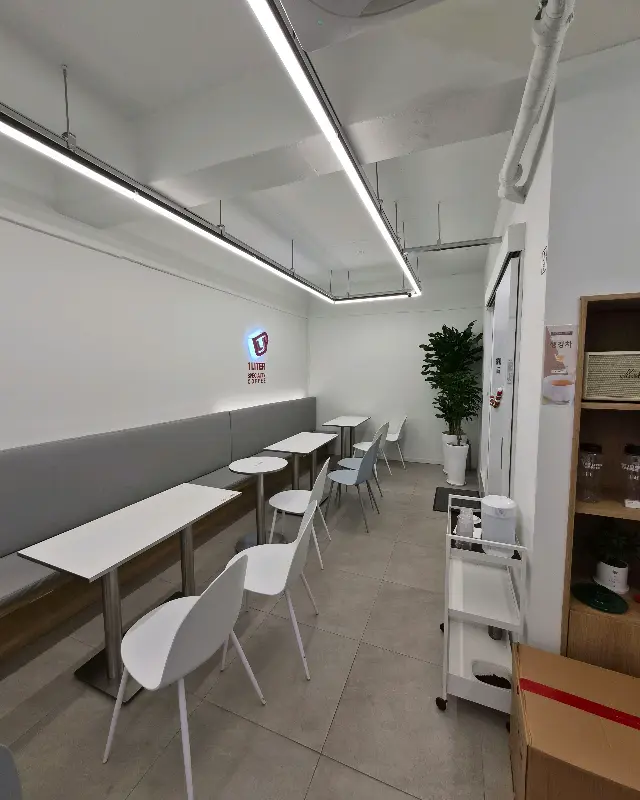 카페 내부 테이블