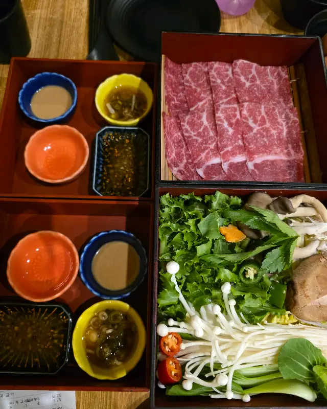 푸짐한 샤브샤브 재료