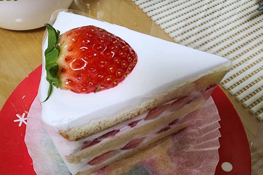 딸기밭 케이크 조각