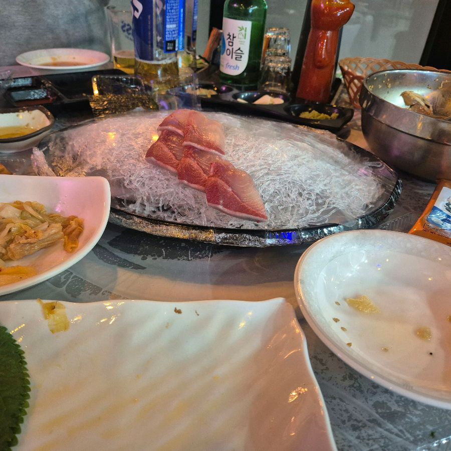 어느새 깨끗하게 비워진 테이블