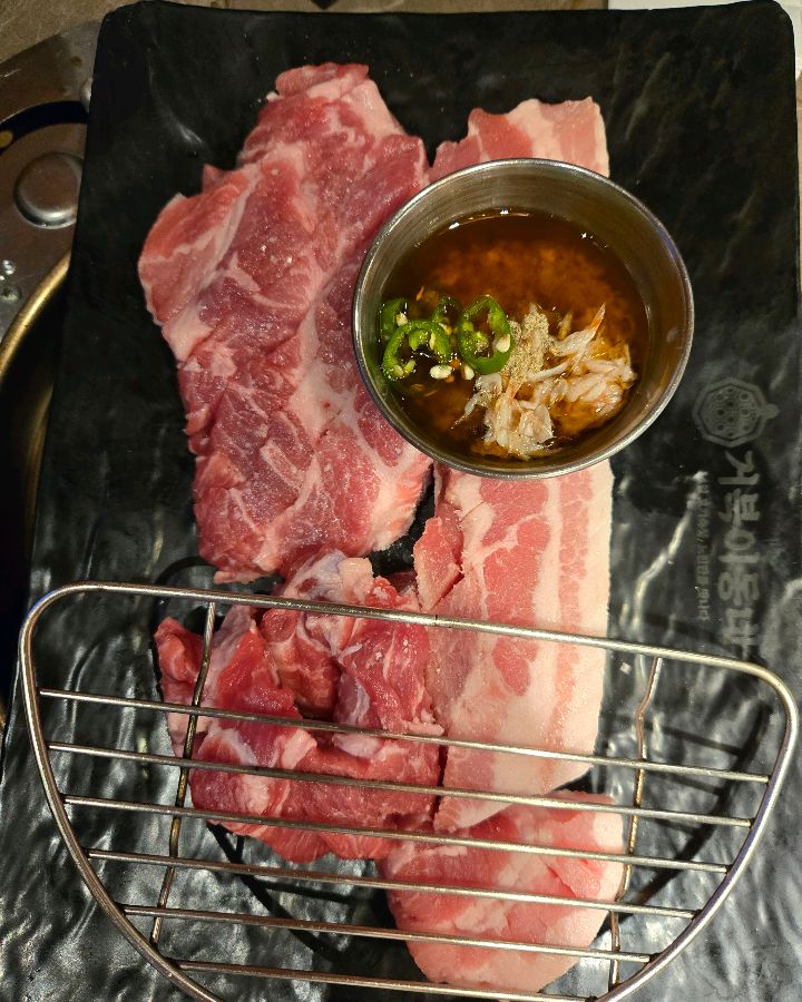 신선함이 느껴지는 숙성 삼겹살