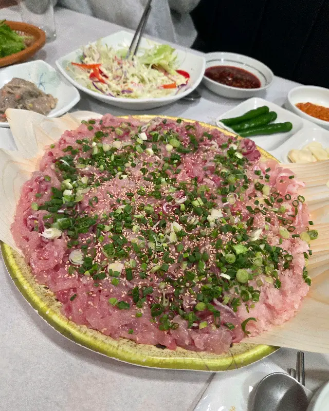 신선한 향어회 한 상차림