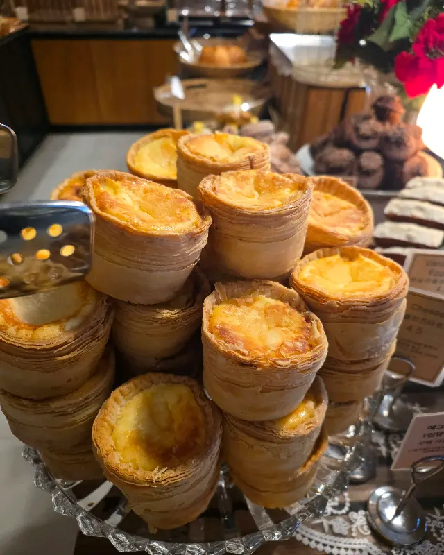 에그타르트가 쌓여있는 모습