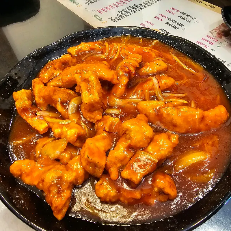 달콤한 소스가 인상적인 탕수육