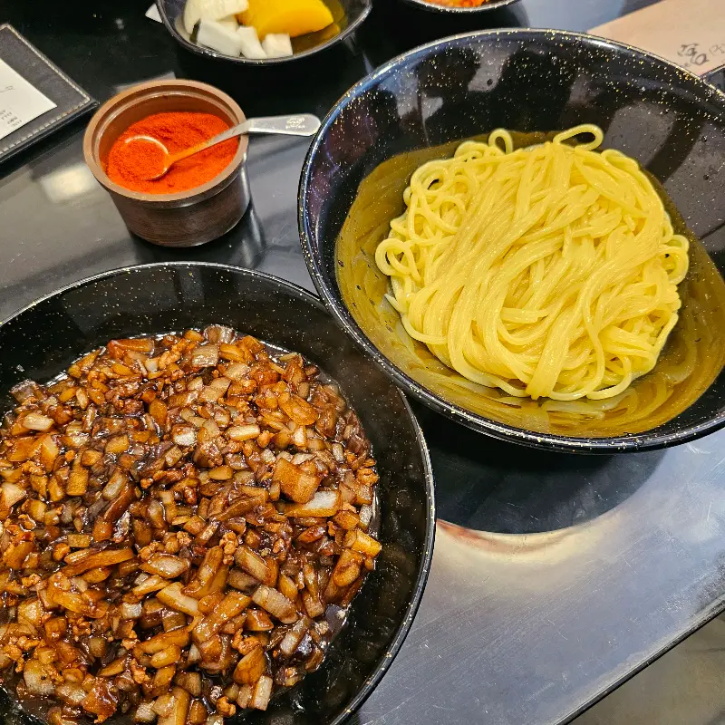 간짜장 소스와 면의 조화